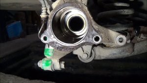 Замена подшипника полуоси (на примере Mazda)