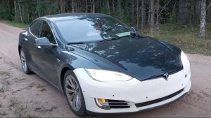 Поездка на Tesla model S p85d в Любчанский замок, Беларусь