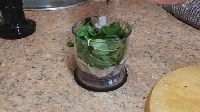 Вкуснейшая намазка из средиземноморья! - Песто из базилика