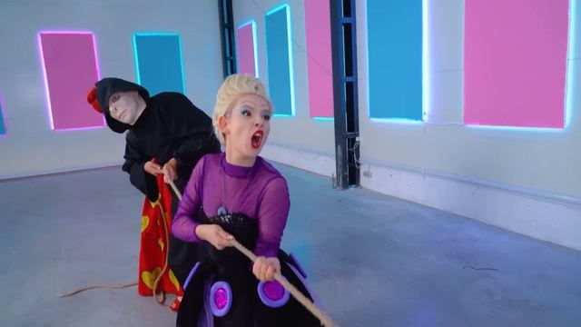 Game of Clue in Villain School! смотреть онлайн