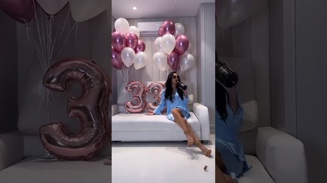 Романец в гордом одиночестве отмечает своих 33 годика ??