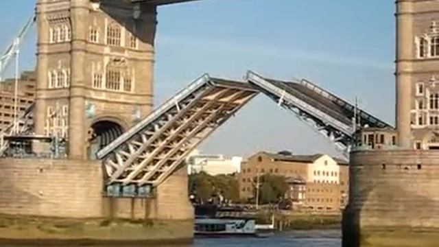 Tower Bridge развод моста для судов смотреть онлайн
