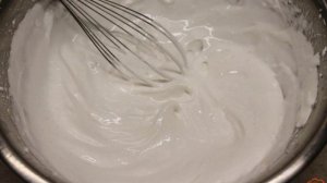 Шоколадное печенье на взбитых белках