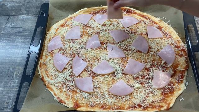 Съели за 5 минут. Приготовила обалденную пиццу с шампиньонам, ветчиной и сыром моцарелла смотреть онлайн