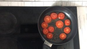 Жареный сыр сулугуни с помидорами