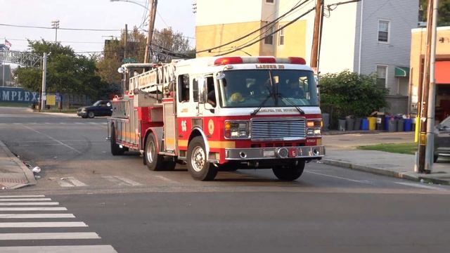 Philadelphia Fire Department Engine 5, Ladder 6 & Battalion 11 Responding