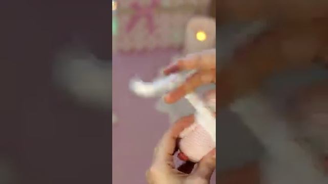 Розовый пингвин крючком в шапочке. Одежда для игрушек