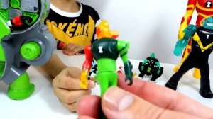 БЕН ТЕН Игрушки-Сюрпризы для детей! Фабрика Героев БЕН 10 Часы Омнитрикс BEN10 и Фигурки Супергерои