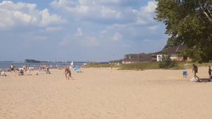 Пляж старый Бердск.Очень много народу. Тёплая вода .