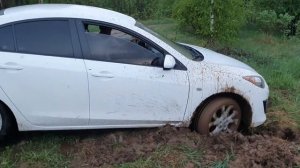 Вытаскиваем машину из грязи