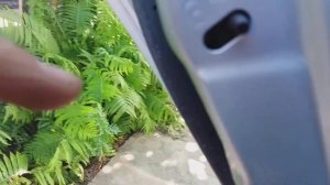 Hyundai accent(Solaris)2011г.в.разобрать заднюю дверь,снять карту,вытащить стекло,обшивка двери.