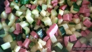 Жареные кабачки, колбаса, яйцо. Завтрак за 5 минут