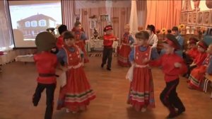 Казачата танцуют