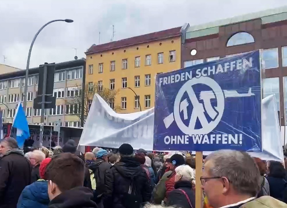 Жители Германии требуют остановить поставки оружия на Украину / События на ТВЦ