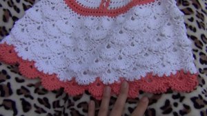 Навязала. Комплект (платье и чепчик) от 0 до 6 месяцев крючком.