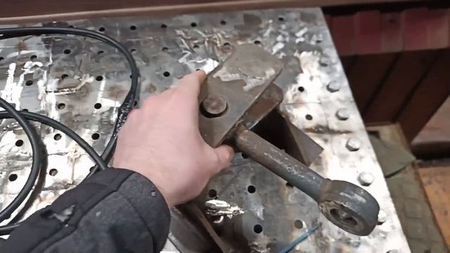 Самодельный держатель сварочного электрода. Опыт эксплуатации. смотреть онлайн