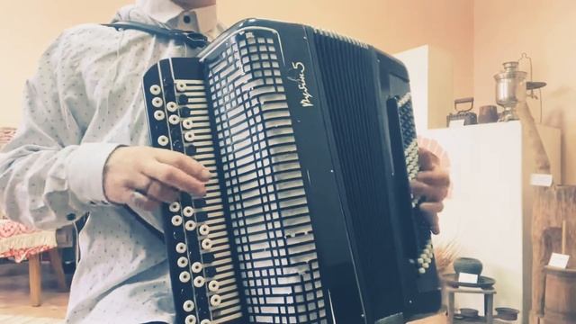 Ехал Козак за Дунай на Баяне смотреть онлайн