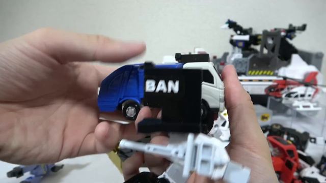 【🚨全種類のジョブレイバーと合体！？】🐕ギガントポリスブレイバー＆🚧ショベルカー＆🚓パトカー＆🚒消防車＆🚑救急車＆🚗覆面パトカー＆🏍白バイ＆🏍黒バイ＆🚁ドクターヘリ＆🚁消防ヘリ＆🚚清掃車