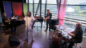 Mike del Ferro Trio feat. Mbuso Khosa - Smomomdiya (live @Bimhuis Amsterdam)