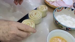 СЛОЕНЫЕ БУЛОЧКИ С БЕКОНОМ И СЫРОМ