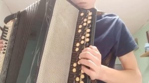 как научиться играт на баяне маленькой ёлочке холодно зимой