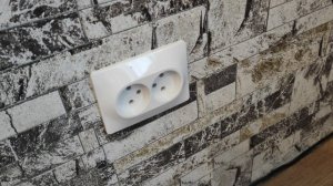 Разобрал плинтусы, приклеил обои, собрал плинтусы и сделал дырку для проводов.