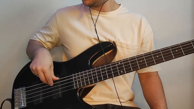 Постановка правой руки на бас-гитаре смотреть онлайн