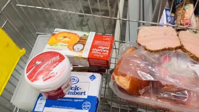 Отвезла Юргена на свалку. Еды хватит всем. смотреть онлайн