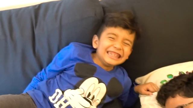 24 HORAS SIENDO PAPAS DE MI VECINO (de 4 años) смотреть онлайн