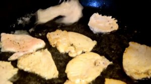 Ресторанный салат Цезарь с курицей. Очень вкусно!