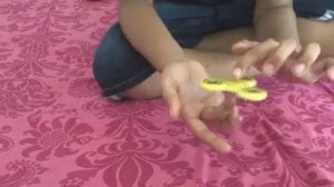 How to do finger balance with fidget spinner