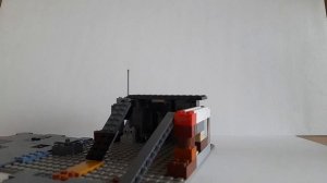 Сделал военную базу из Lego