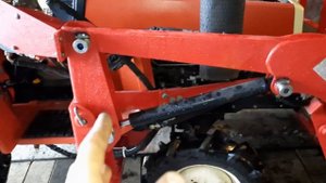 как крепится погрузчик (КУН) к японскому мини - трактору yanmar f 16 d