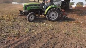 Картофелекопалка DK-2F в поле