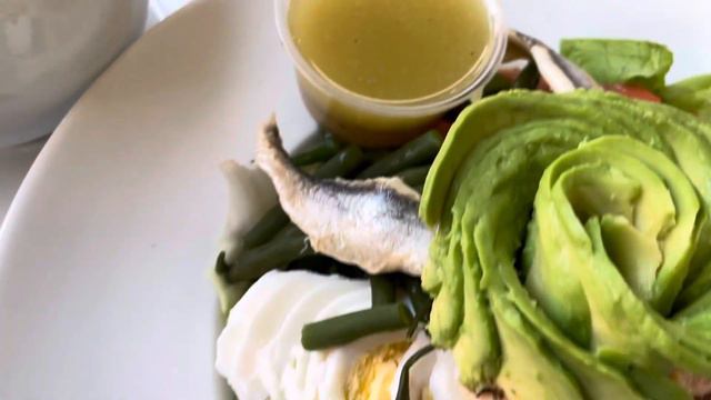 #nicoisesalad #salad #nicoise #beverlyhills #brunch #healthyfood #food #bestrecipe #lunch #tastyfoo смотреть онлайн