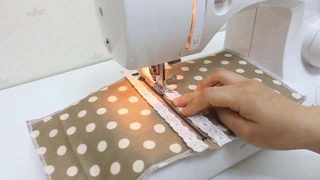 [ENG sub]지퍼 파우치 만들기 DIY /How to make a triangle zipper pouch.[소잉타임즈] смотреть онлайн