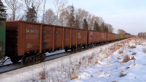 Газотурбовоз ГТ1h-002 с грузовым поездом и приветливой бригадой