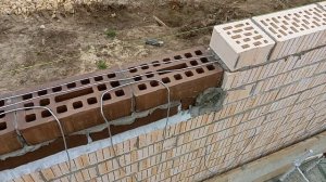 Почему трескаются оконные проемы?