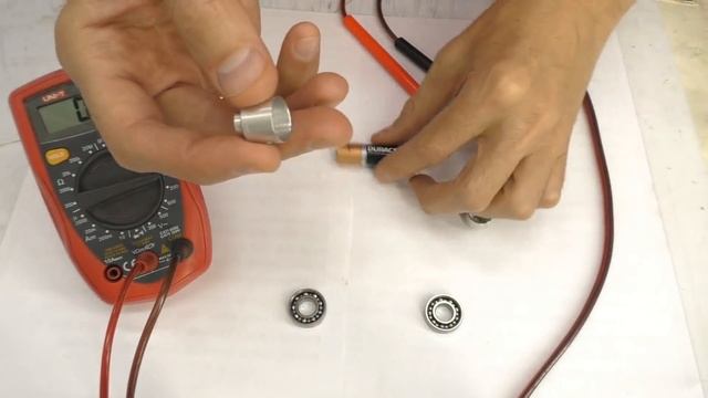 ? ДВИГАТЕЛЬ из батарейки и подшипников невероятно просто!  Ball Bearing Motor Игорь Белецкий