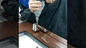 Установки накладных петель на алюминиевые двери ?
