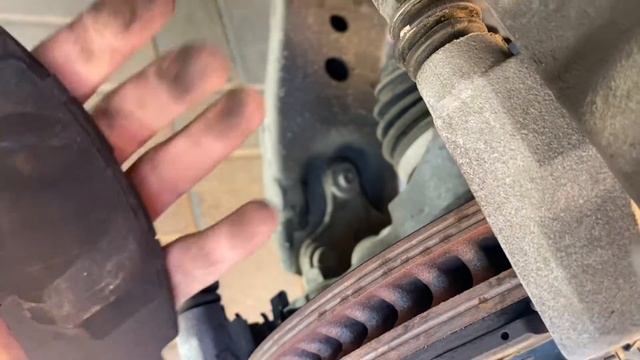 Toyota Camry XV70 how to change front brake pads замена передних тормозных колодок смотреть онлайн