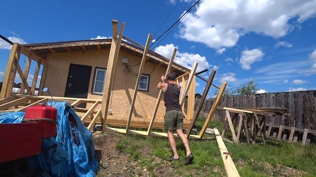 СТРОИТЕЛЬСТВО КАРКАСНОЙ ВЕРАНДЫ БЕЗ ОКОН.ФУНДАМЕНТ НА АВТОМОБИЛЬНЫХ ПОКРЫШКАХ