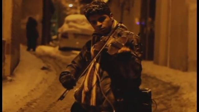 Talented Iranian boy playing violin in the snowy streets of Tehran смотреть онлайн