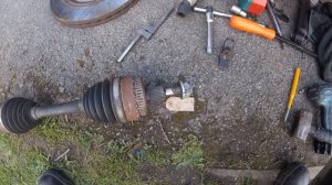 Как снять и одеть передний полуось \ How to remove and dress the front half-axle Mercedes ml 270 cd