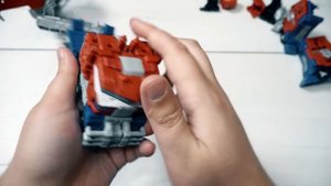 Оптимус Прайм от Такара Томи и Хасбро! Transformers War for Cybertron Siege Optimus Prime