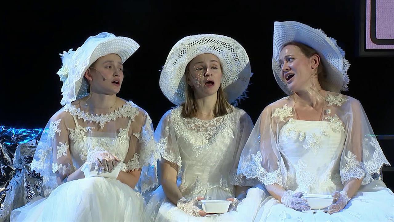 В МХТ имени Чехова состоялась премьера пронзительного спектакля "Полярная болезнь"