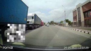 "Фуры как перли, так и прут" - и это несмотря на запреты в Новороссийске