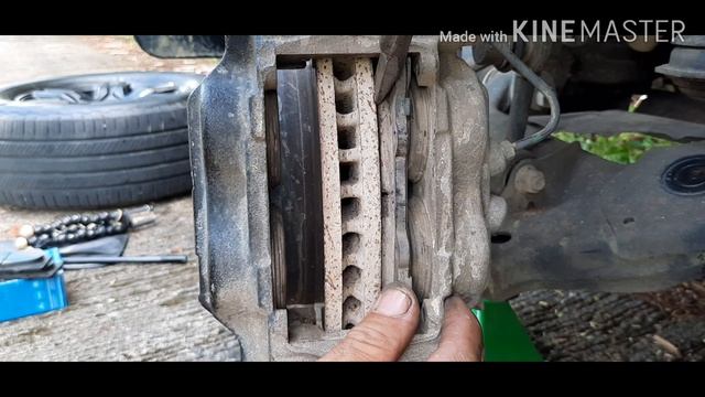 how to change brake pads (DIY) on a toyota fortuner and toyota hilux смотреть онлайн