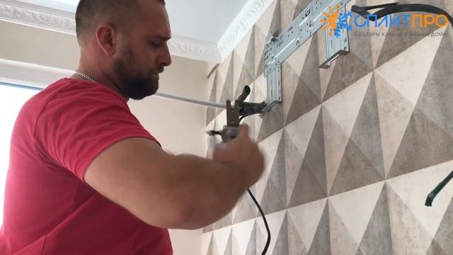 Установка кондиционера (сплит-системы) на заложенную трассу