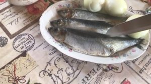 Засолка селёдки ( очень вкусно , выгодно и просто )